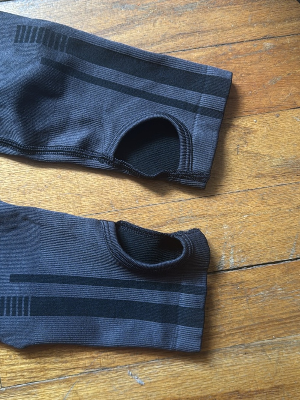 Gymshark Long Sleeve Seamless Top in Black - Picture 3 of 5